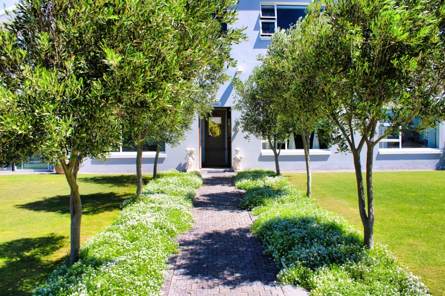 7 Bedroom Property for Sale in Stilbaai Wes Western Cape